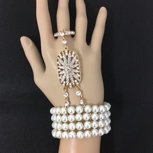 Slave bracelet. Pearl and crystals. Gold tone